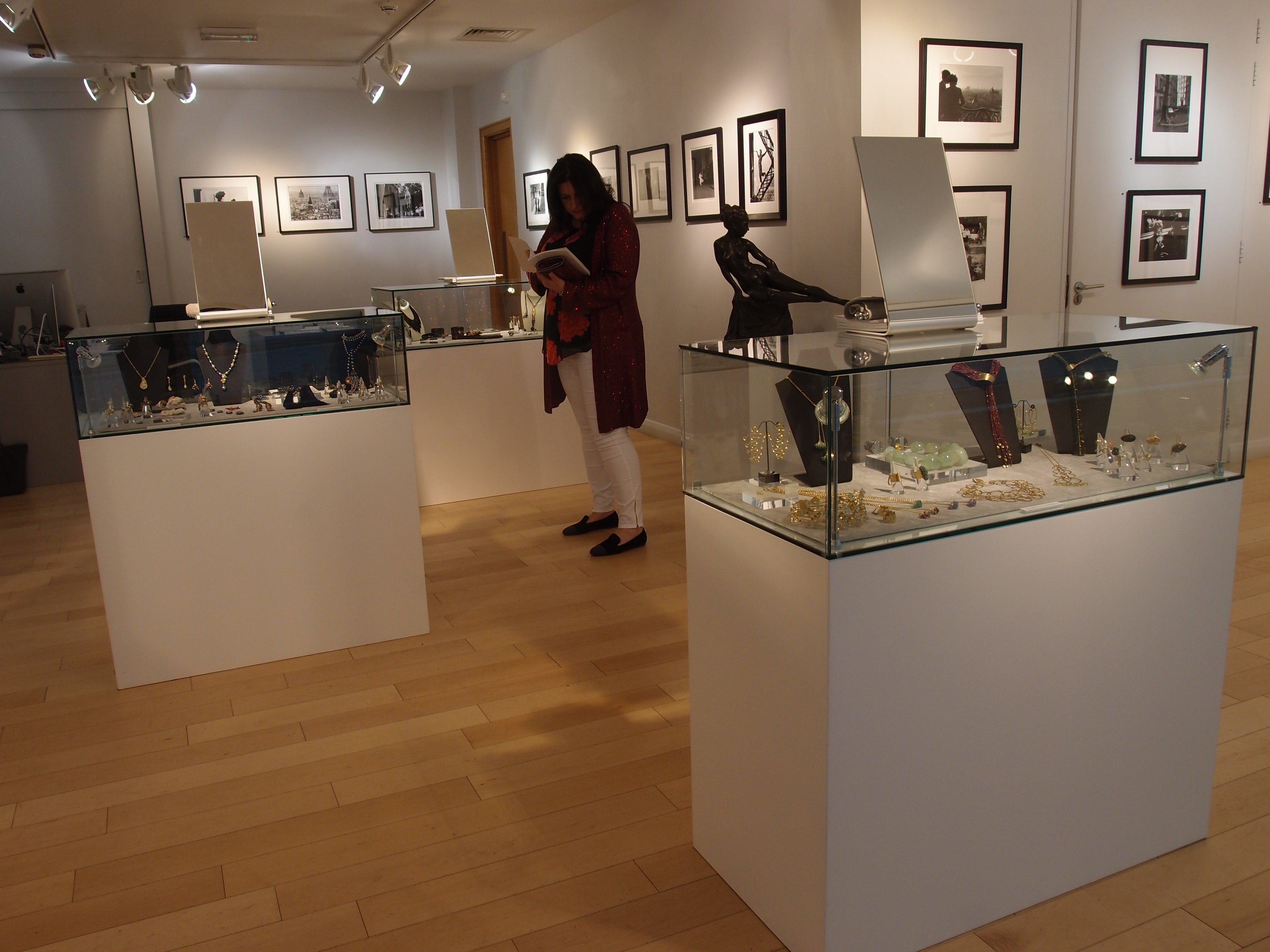 Museum Display Cases Exhibition Plinths